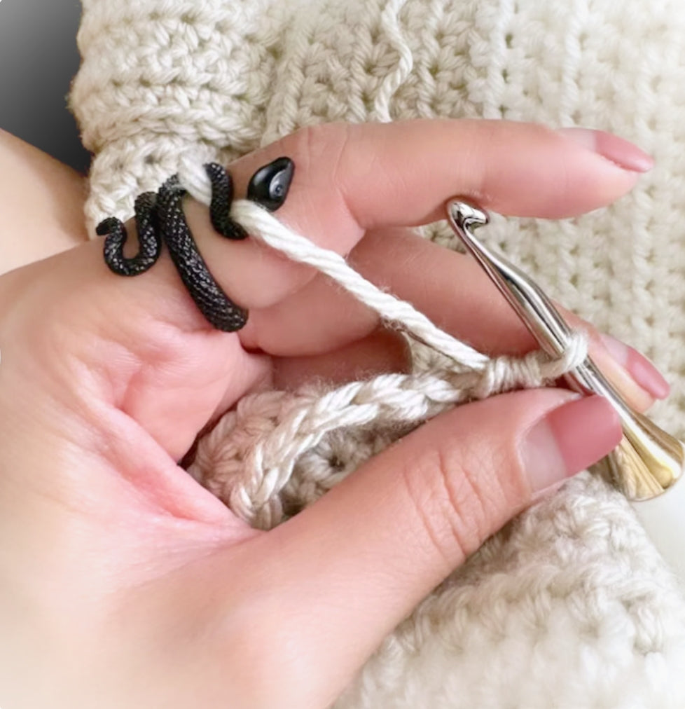 Black Snake Ring - NovaSmartLinks