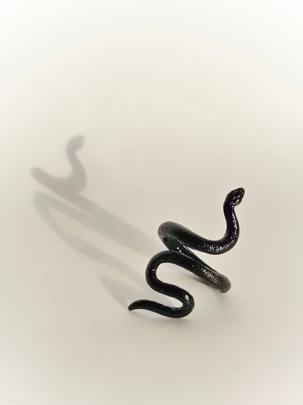Black Snake Ring - NovaSmartLinks