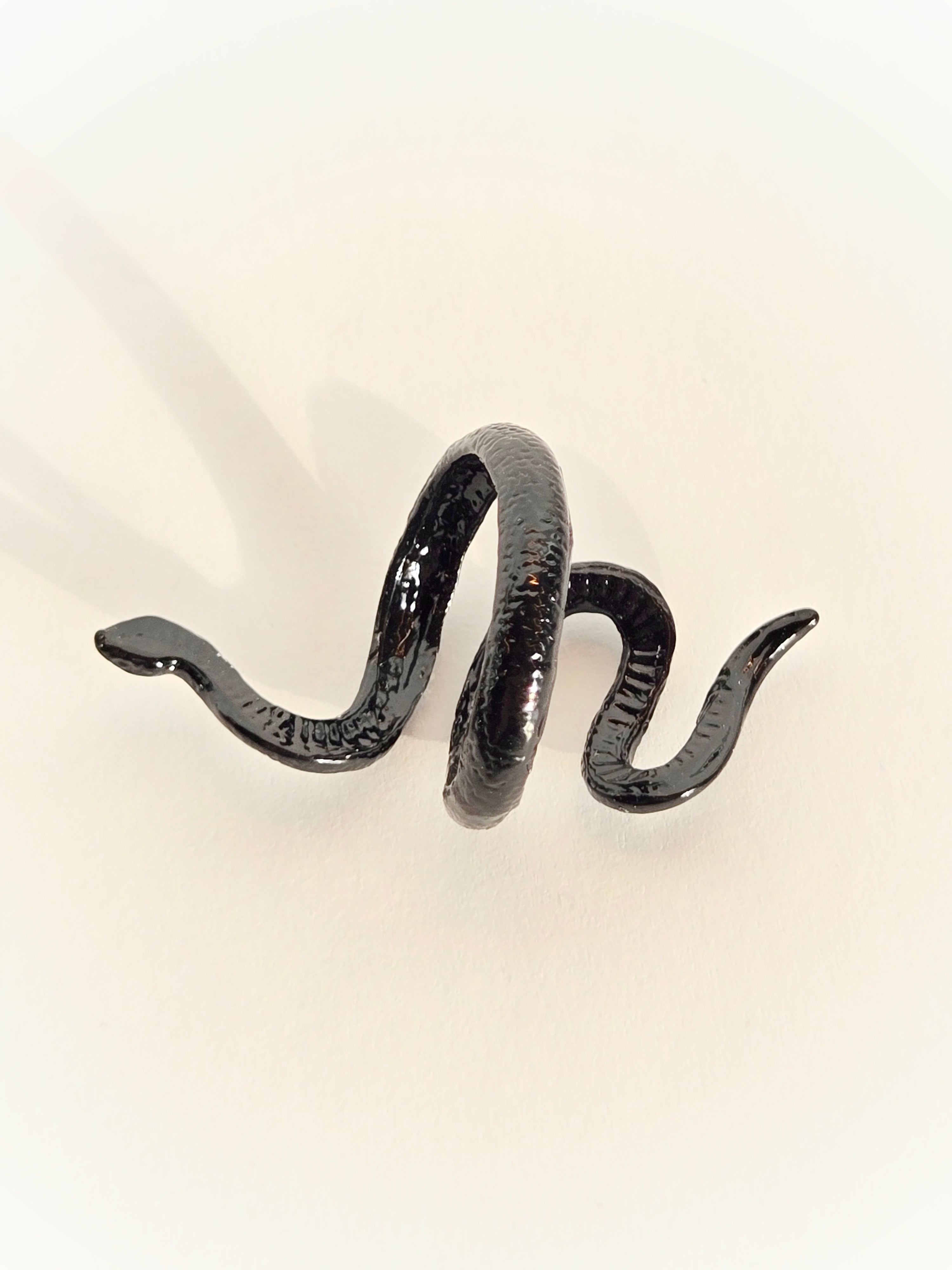 Black Snake Ring - NovaSmartLinks