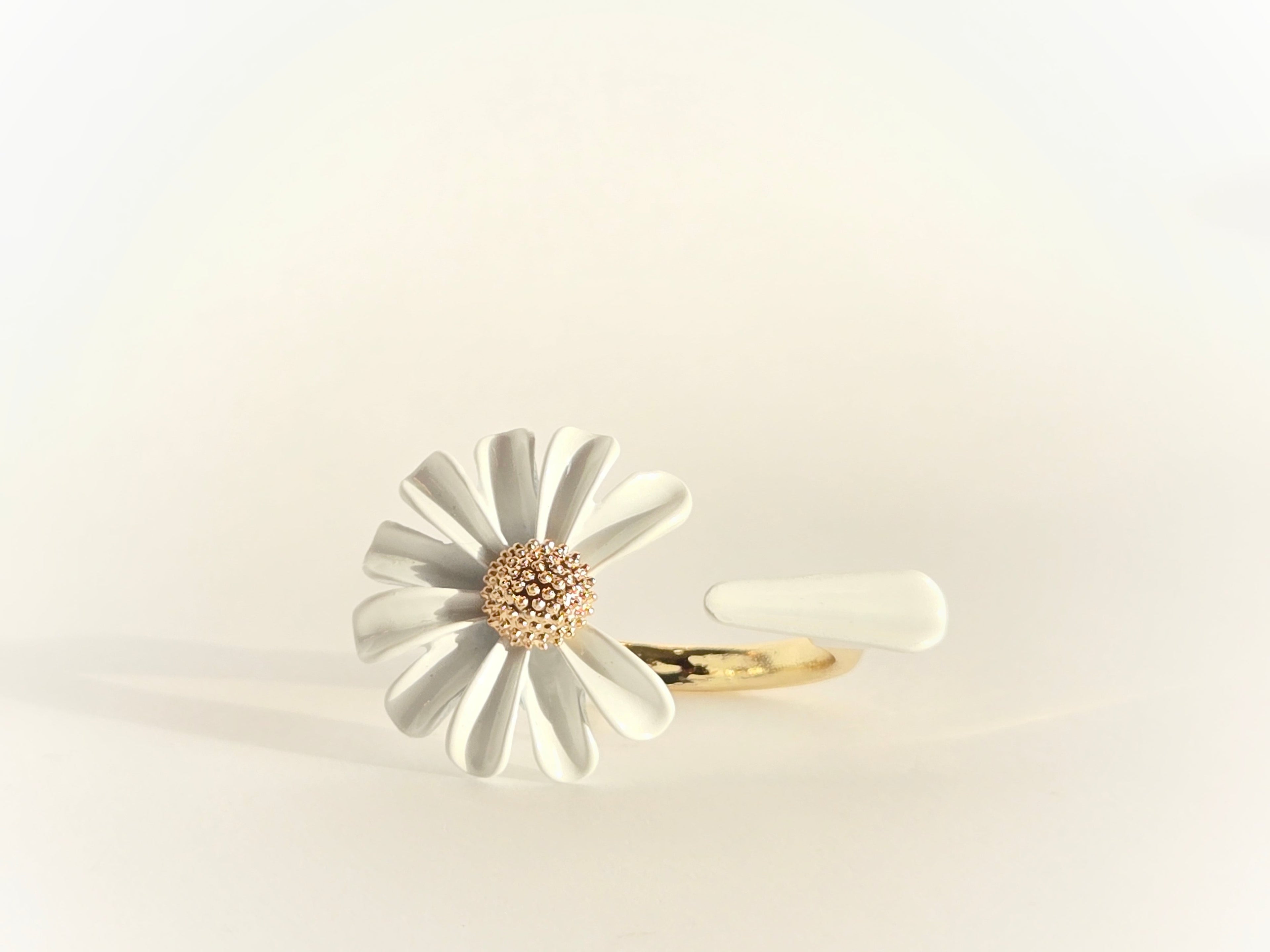 Daisy Petal Open Ring | White & Gold - NovaSmartLinks