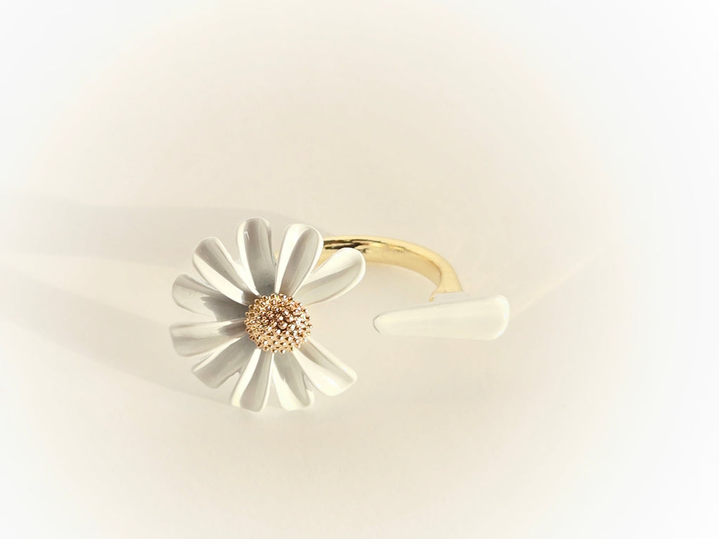 Daisy Petal Open Ring | White & Gold - NovaSmartLinks