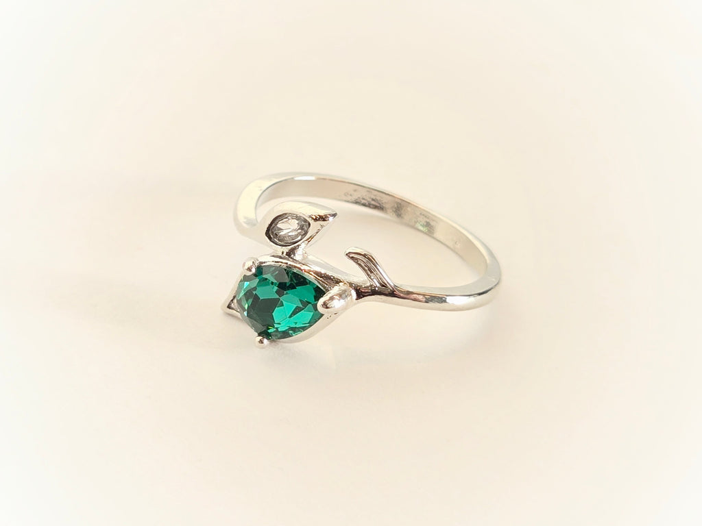 Emerald & Silver Leaf Ring | Size 9 - NovaSmartLinks