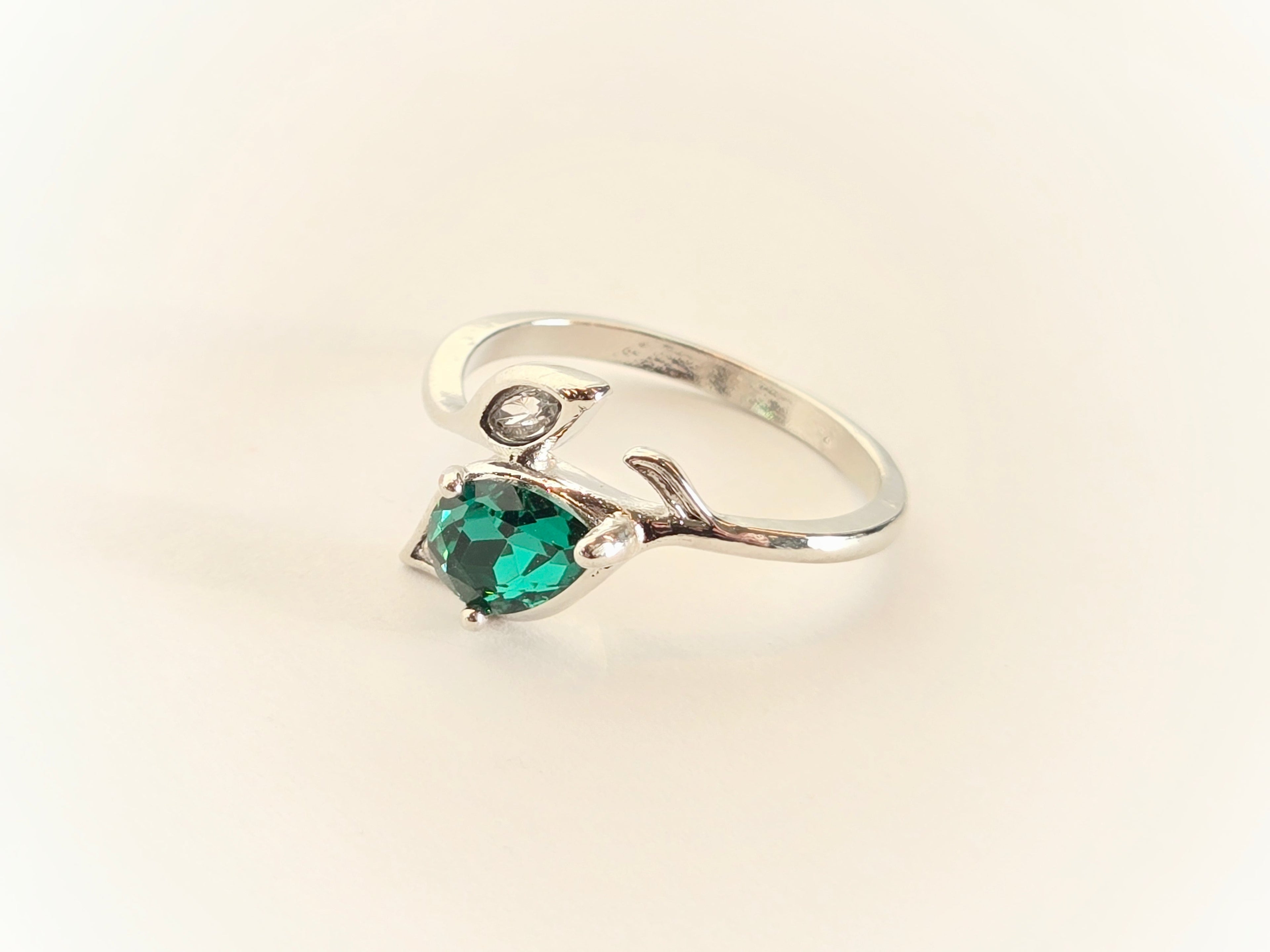Emerald & Silver Leaf Ring | Size 9 - NovaSmartLinks