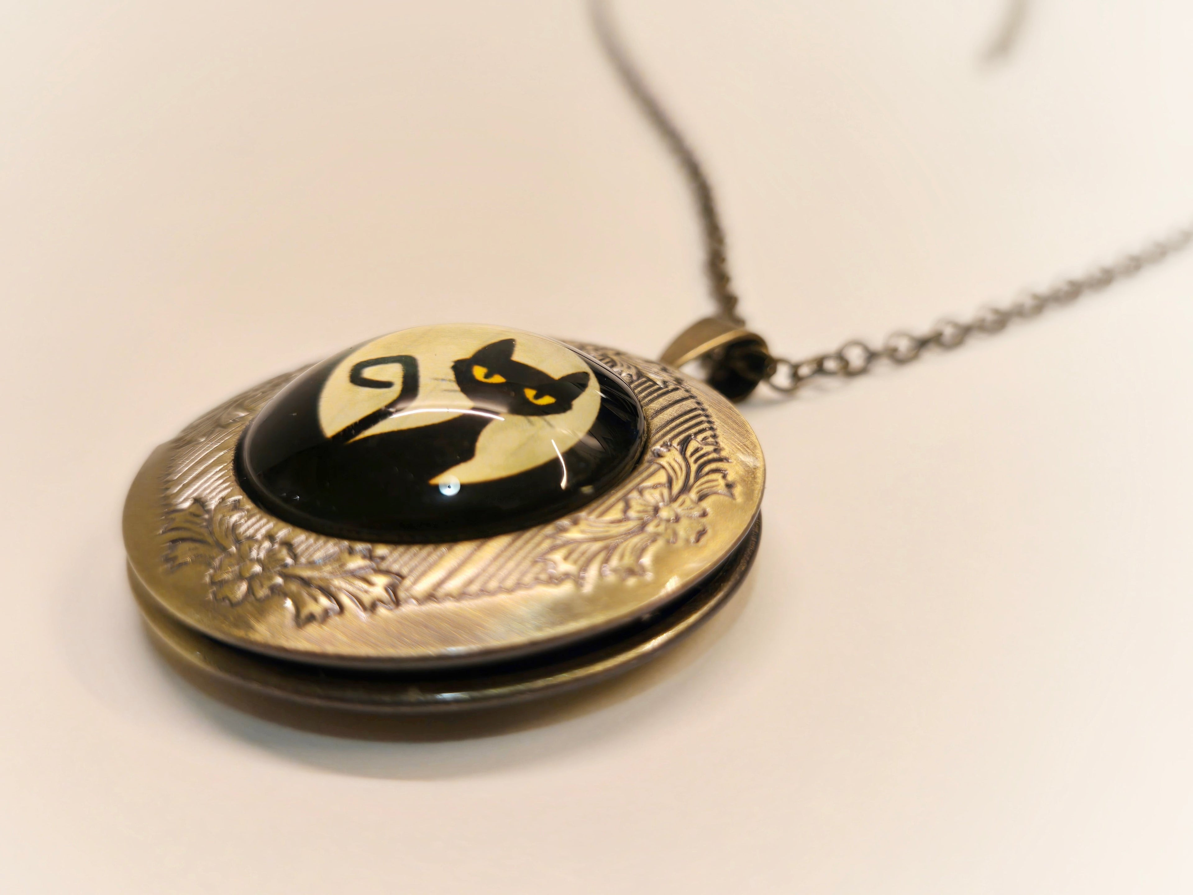 Black Cat Locket Necklace - NovaSmartLinks
