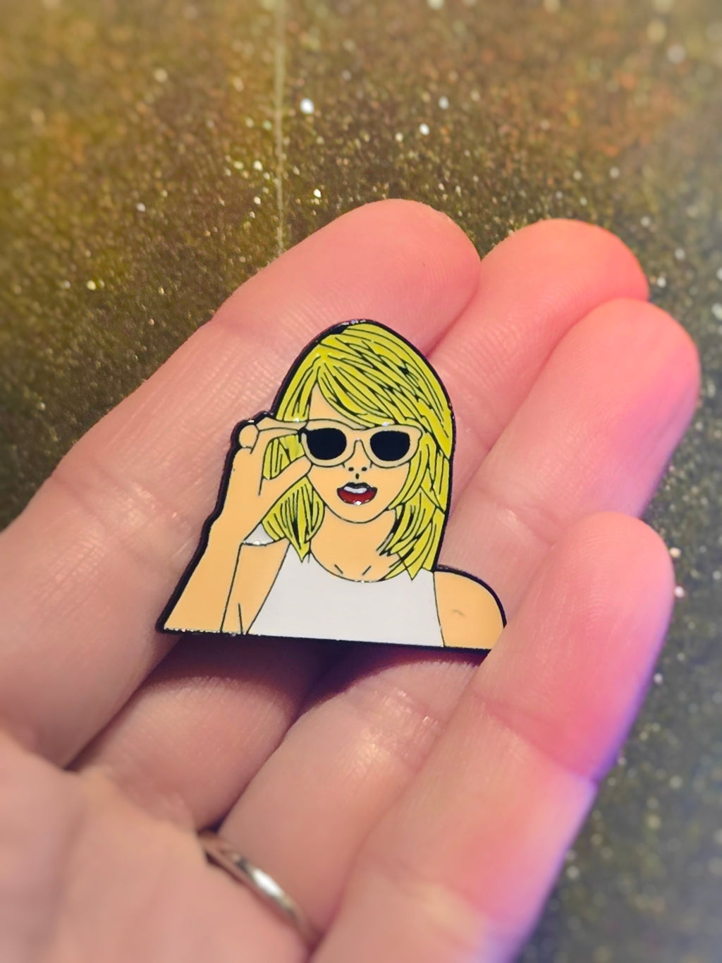 Taylor Swift | Collectible Pin - NovaSmartLinks
