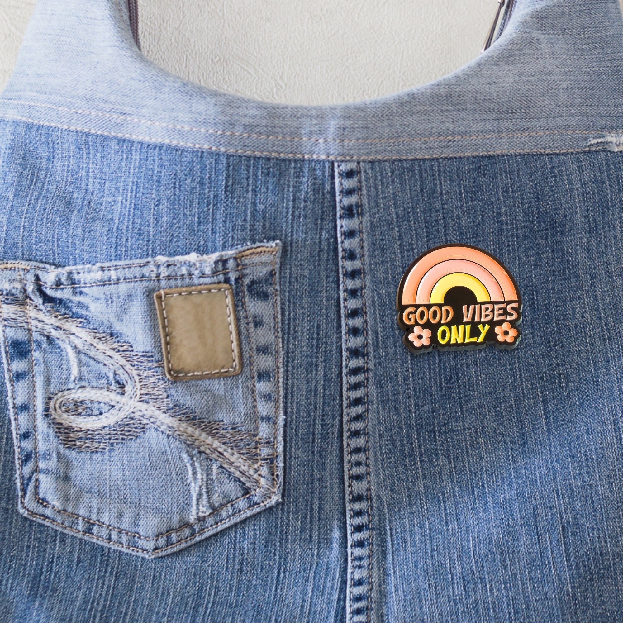 Good Vibes Only | Collectible Pin - NovaSmartLinks