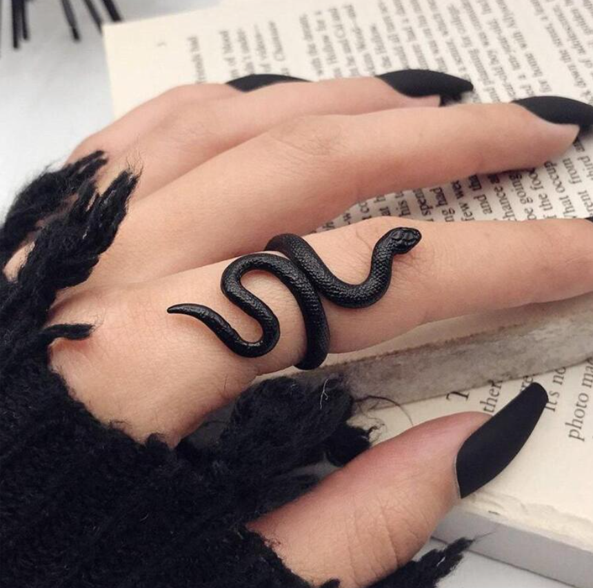 Black Snake Ring - NovaSmartLinks
