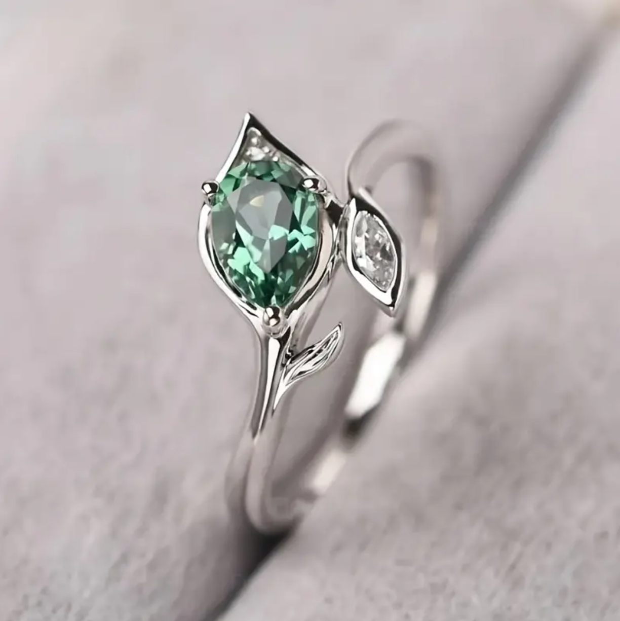 Emerald & Silver Leaf Ring | Size 9 - NovaSmartLinks