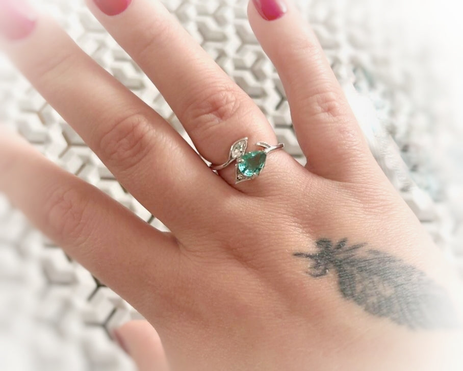 Emerald & Silver Leaf Ring | Size 9 - NovaSmartLinks